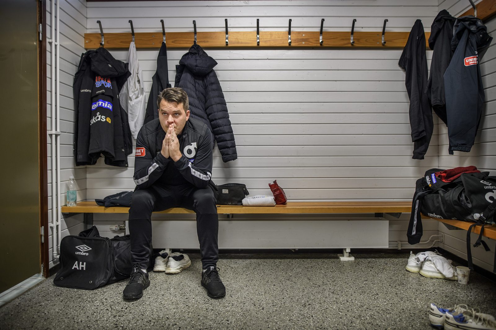 Andreas Holmberg deppar i omklädningsrummet